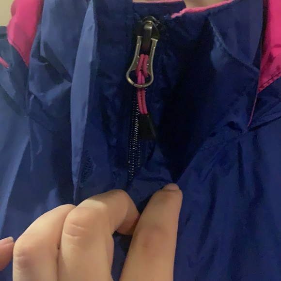 North Face lightweight nylon rain jacket - Picture 3 of 9